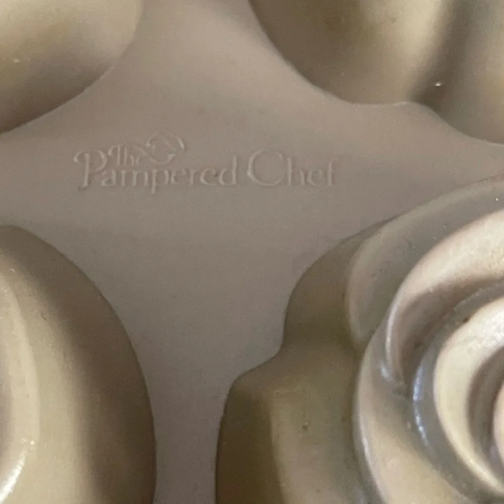 ‎Pampered Chef silicone flower mold cupcakes candy
